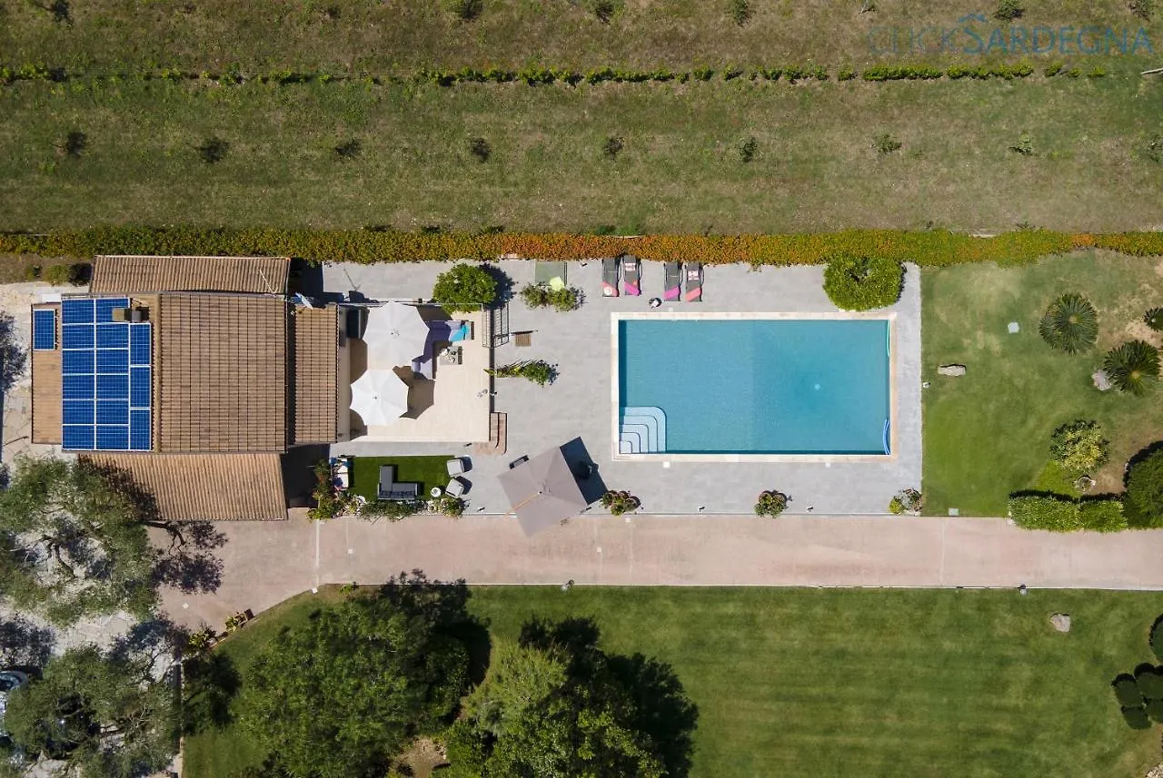 Casa Linari Clicksardegna Villa Lavinia Con Piscina E Accesso Alla Laguna Calich 0*, Casa Linari איטליה